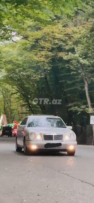 Mercedes E 200