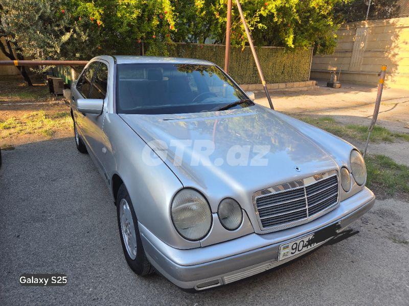 Mercedes E 240