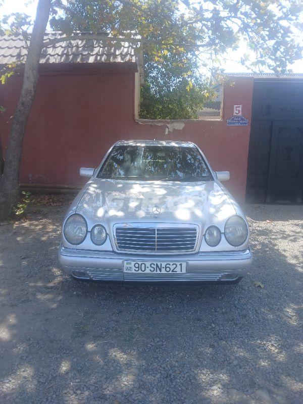 Mercedes E 240
