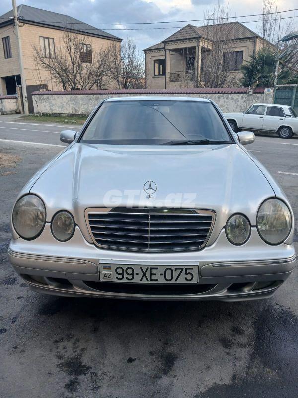 Mercedes E 220
