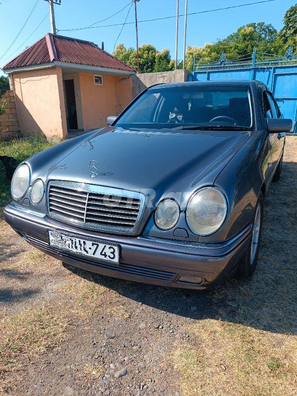 Mercedes E 240