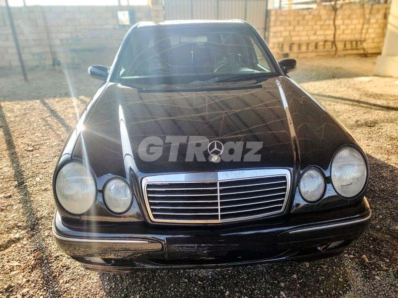 Mercedes E 240