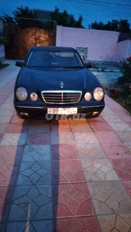 Mercedes E 220