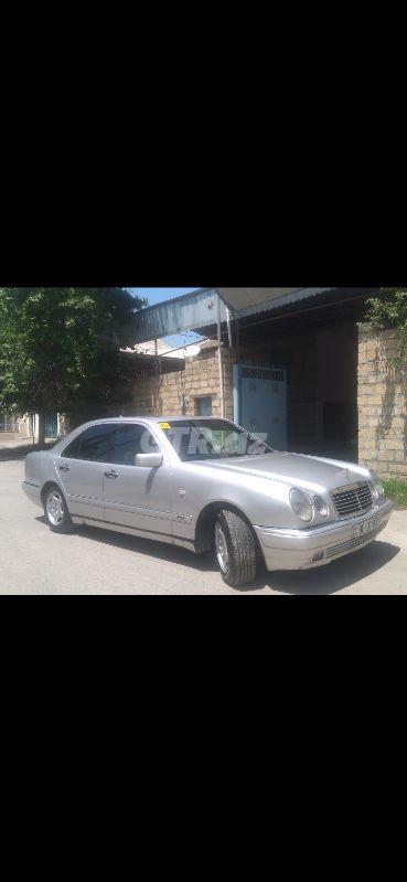 Mercedes E 220