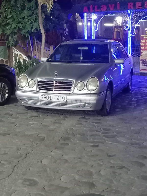 Mercedes E 240