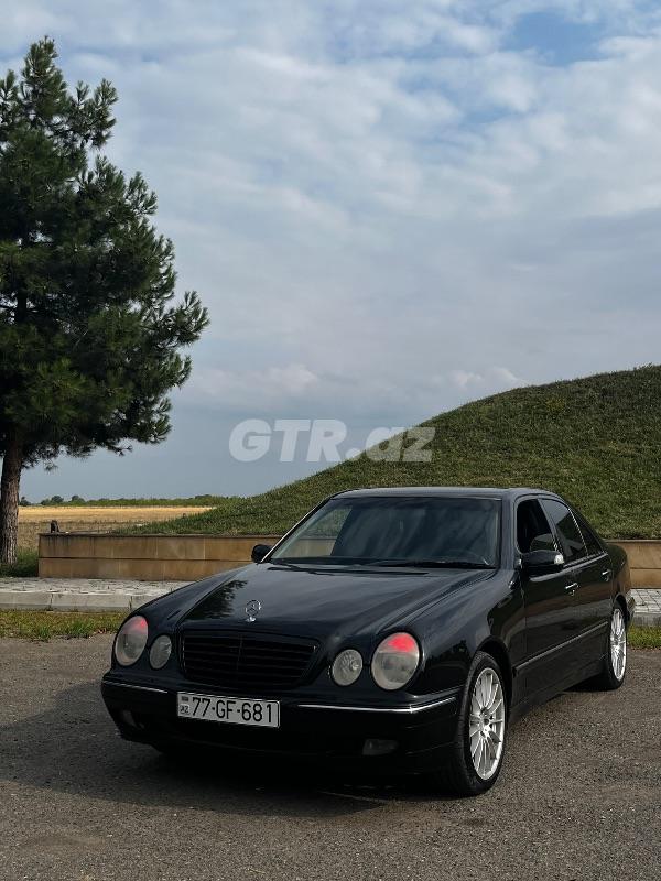 Mercedes E 320