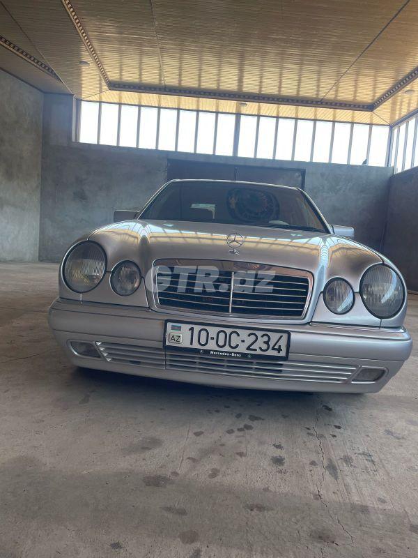 Mercedes E 230