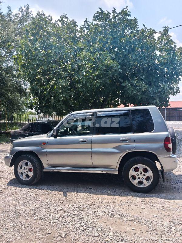 Mitsubishi Pajero io