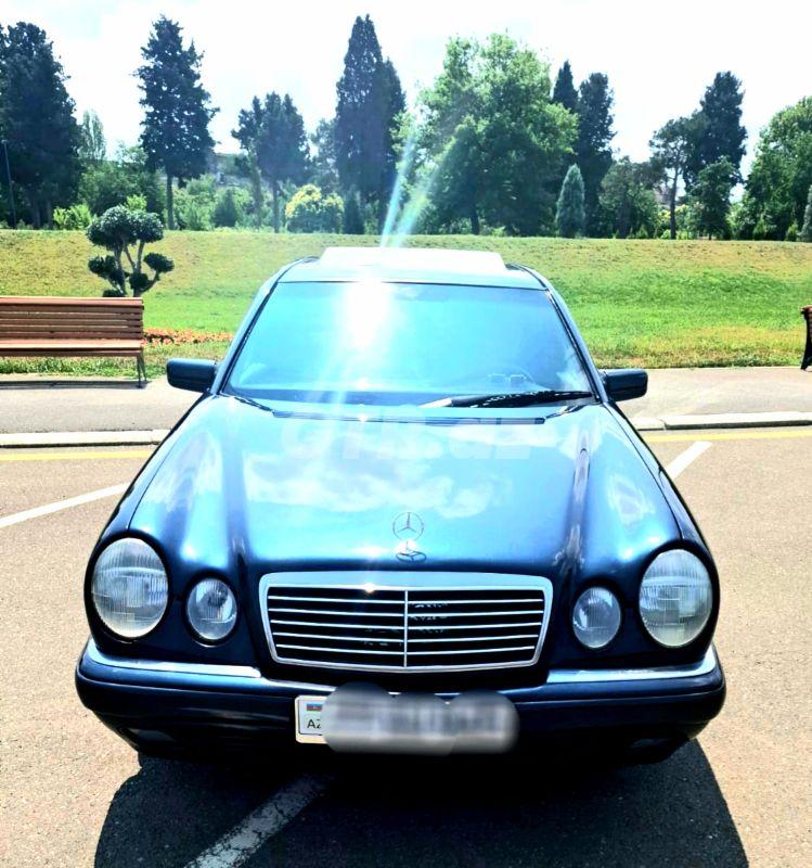 Mercedes E 240