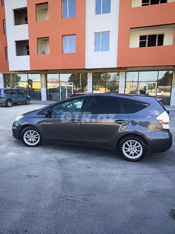 Toyota Prius V