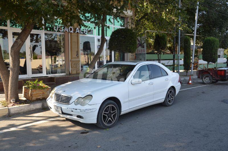 Mercedes C 240