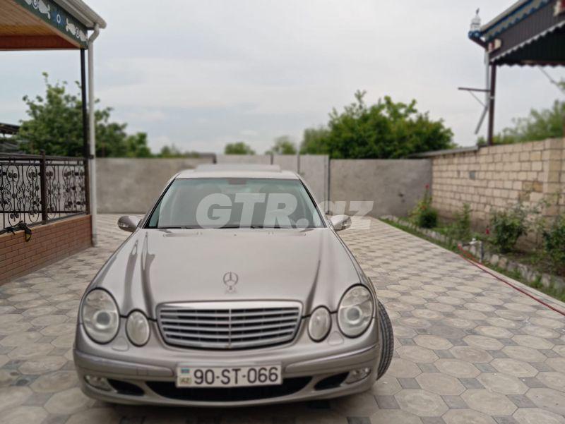 Mercedes E 240