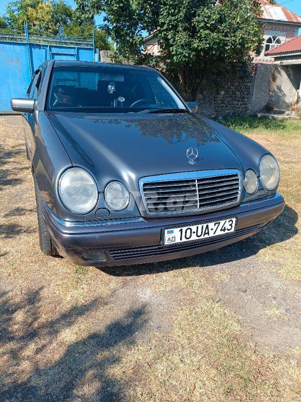 Mercedes E 240