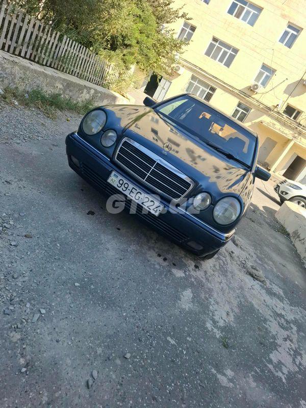 Mercedes 220 E