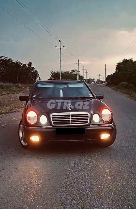 Mercedes E 320