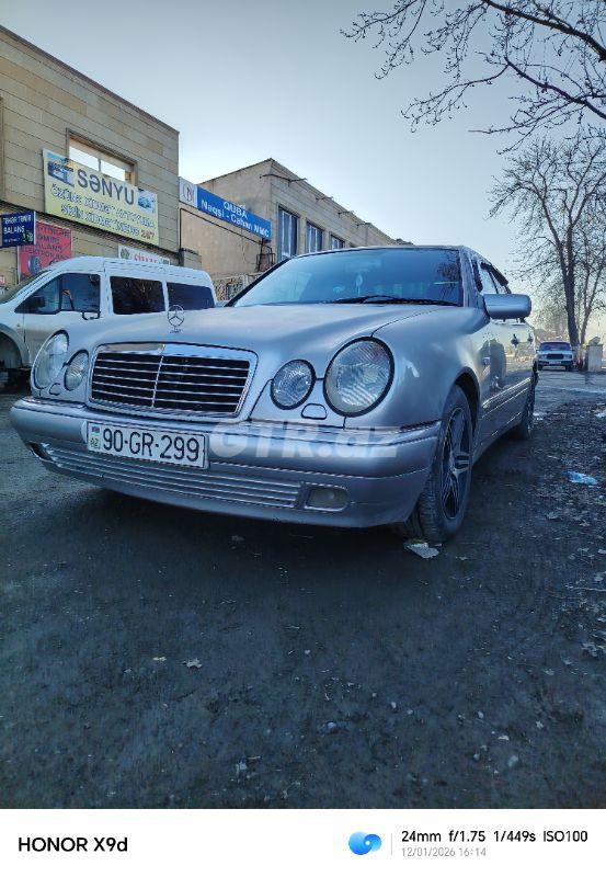 Mercedes E 230