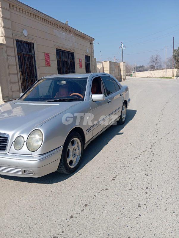Mercedes E 220