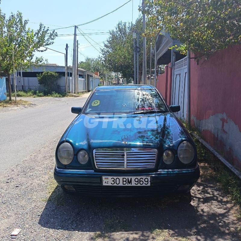 Mercedes E 200