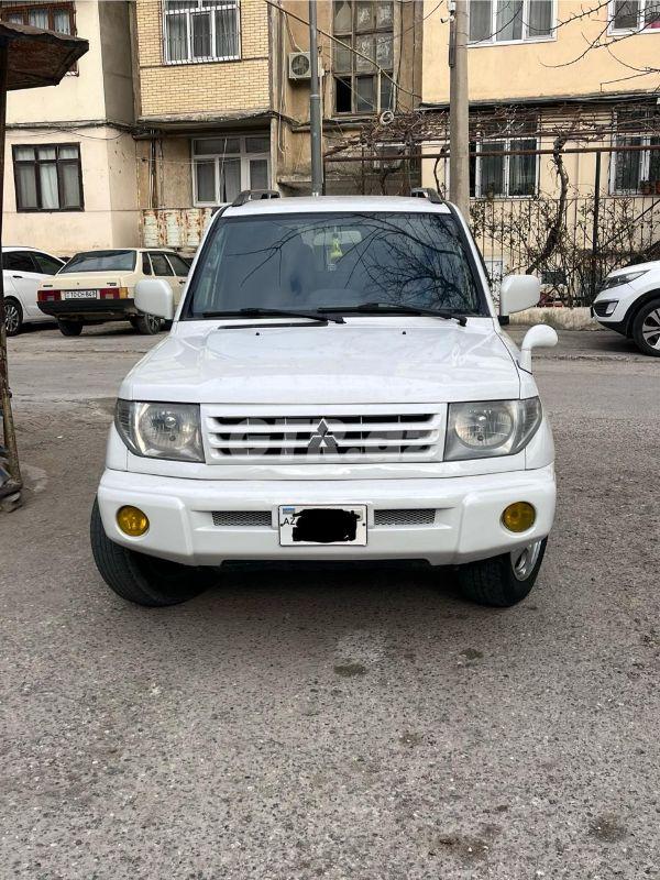 Mitsubishi Pajero io