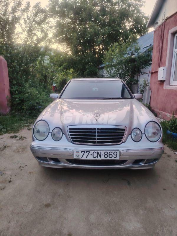 Mercedes E 200