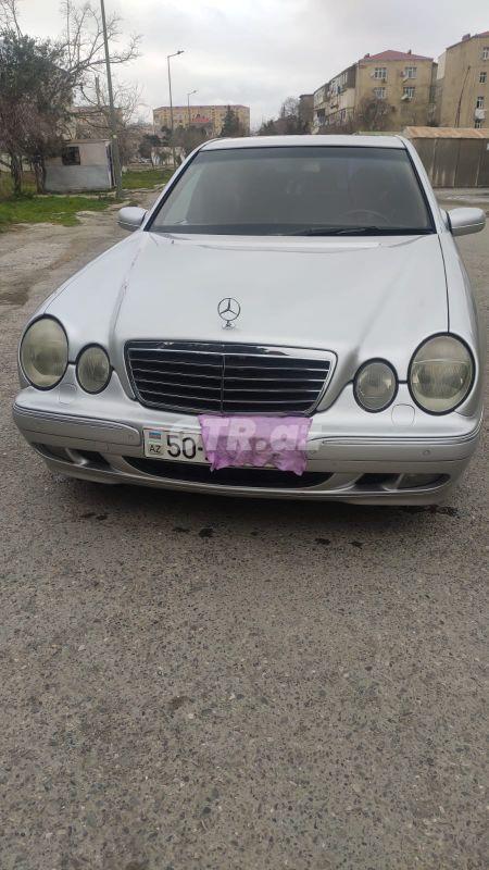 Mercedes E 240