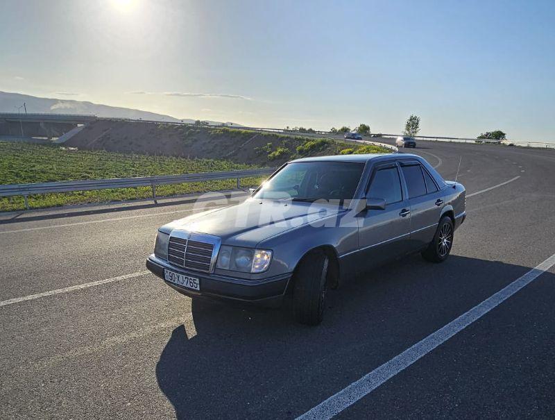 Mercedes E 200
