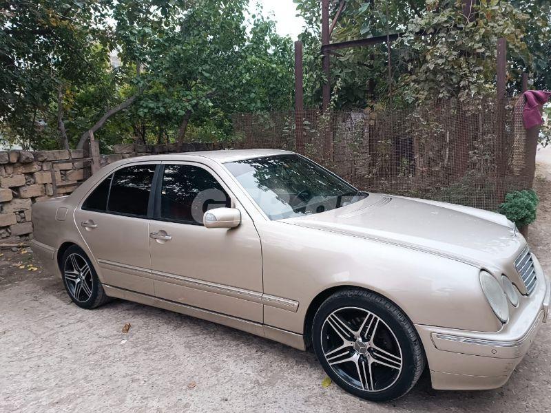 Mercedes E 220