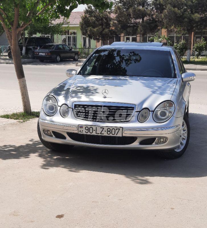 Mercedes E 240