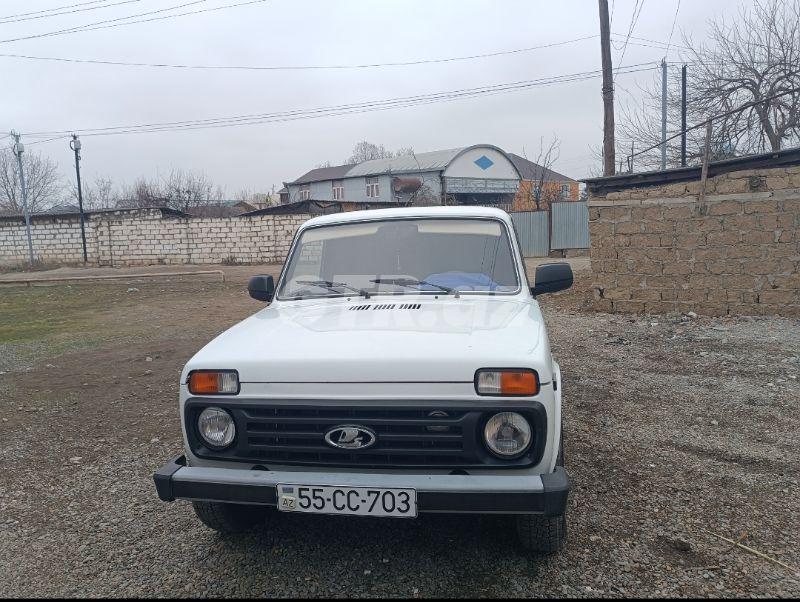LADA (VAZ) 2121 Niva (4x4)