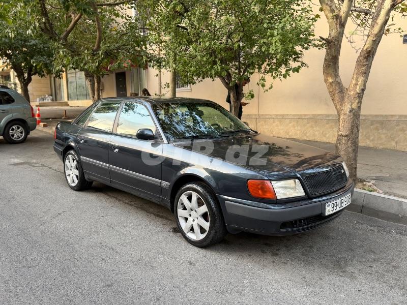 Audi 100
