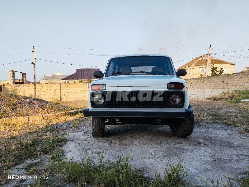LADA (VAZ) 2121 Niva (4x4)